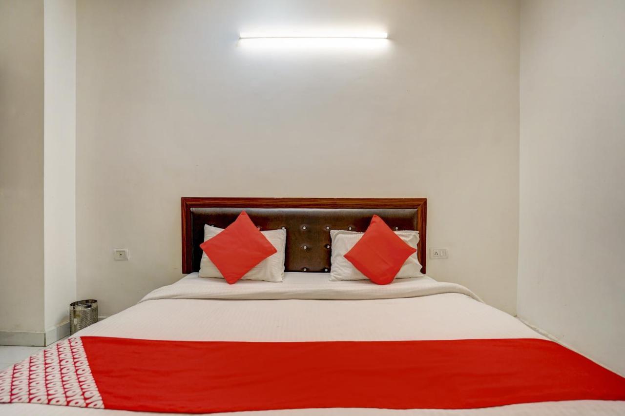 Oyo 78981 The Diamond Nest Noida Exterior foto